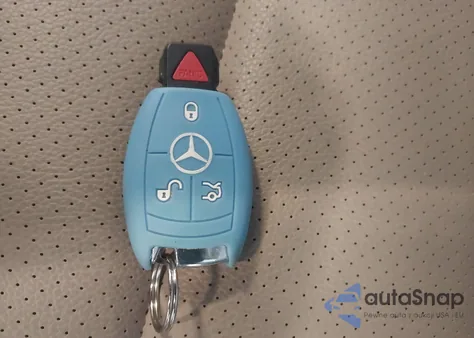 2013 Mercedes-Benz C 300 Sport 4Matic z USA, uszkodzony, nr VIN WDDGF8AB2DG075166